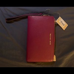 Michael Kors Wristlet Brand New with Tags💜